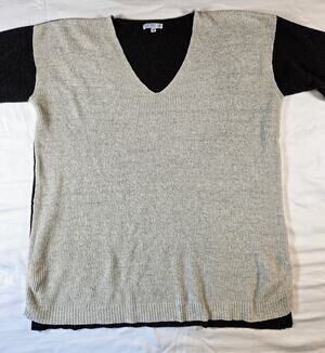 EIGHT 18 Sweater Size 2X Colorblock Light/Dark Grey Easy Care Side Slits EUC